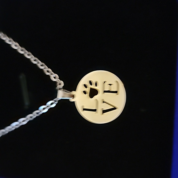 Nwt paw print necklace - Picture 3 of 4